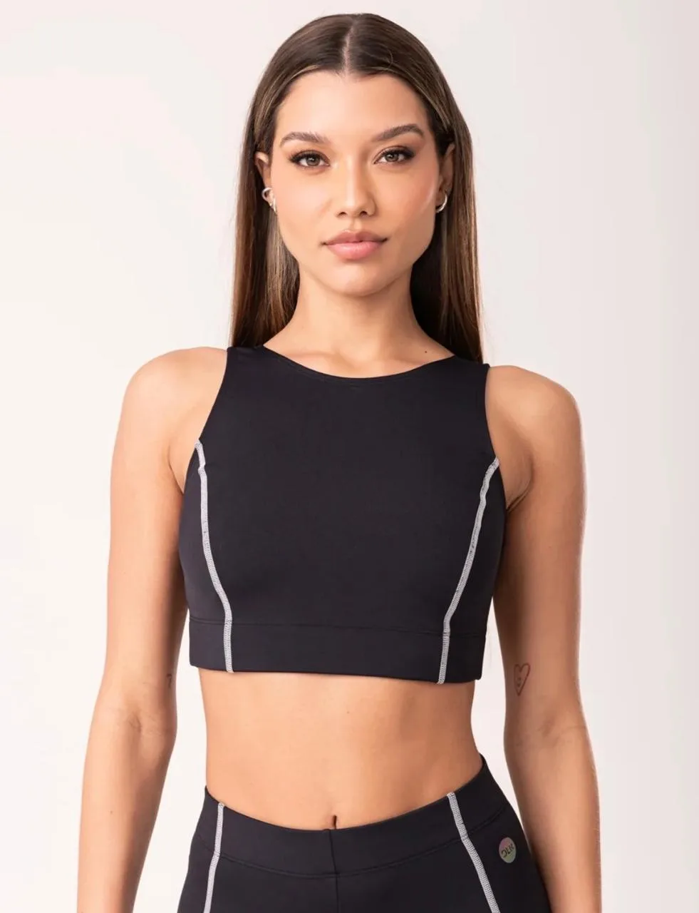 Top Fitness Feminino Negro con Pesponto Oasis DLK, variante 1
